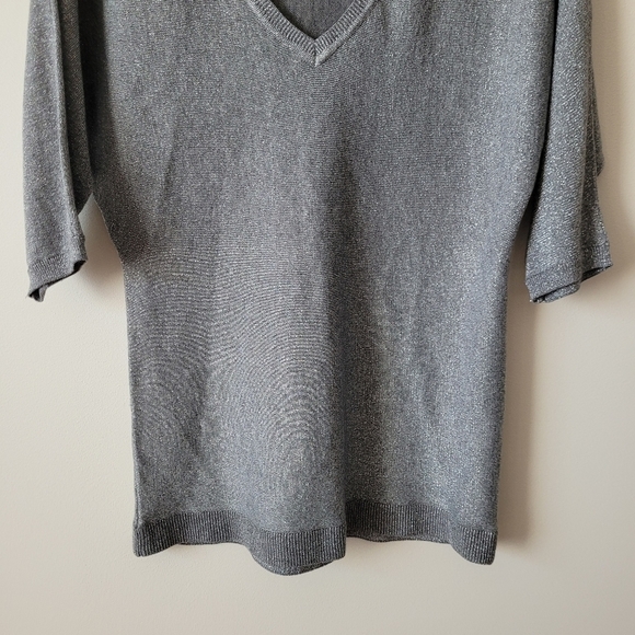 SMART Set Silver Grey Metallic Knit V Neck Top Size S - Picture 5 of 10